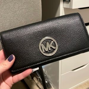 Michael kors black wallet